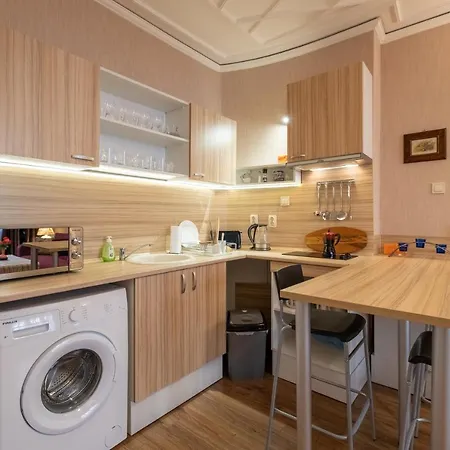 Feel - One Bedroom Next To Russian Square Apartment *
