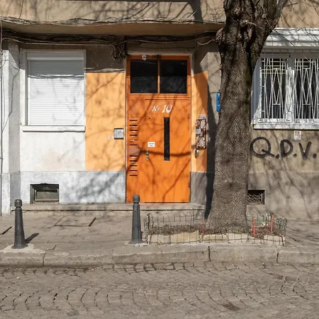 Feel - One Bedroom Next To Russian Square *